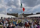 Concluye exhibición de la réplica de la pirámide de Kukulcán en el zócalo capitalino con más de 1.6 millones de visitantes >>>